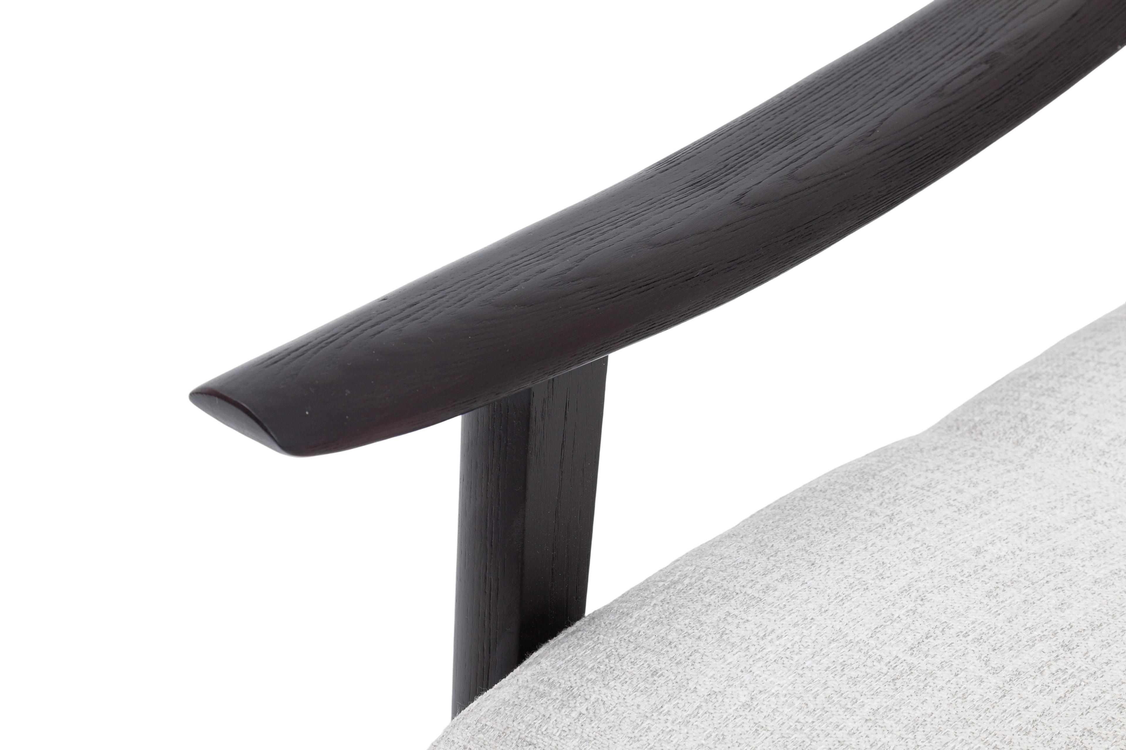 Discover Elegance and Comfort with the Perfect Lounge Chair