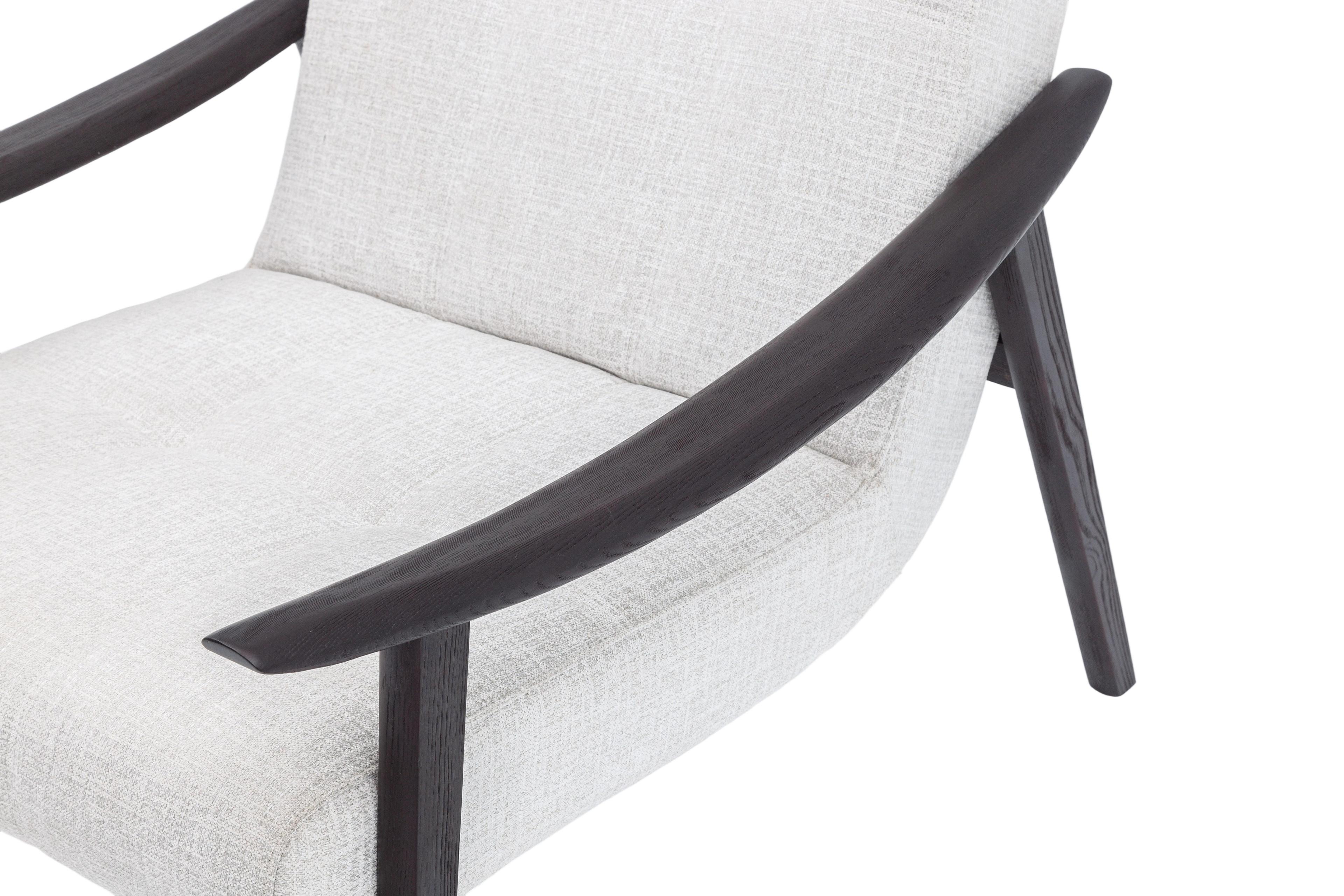 Discover Elegance and Comfort with the Perfect Lounge Chair