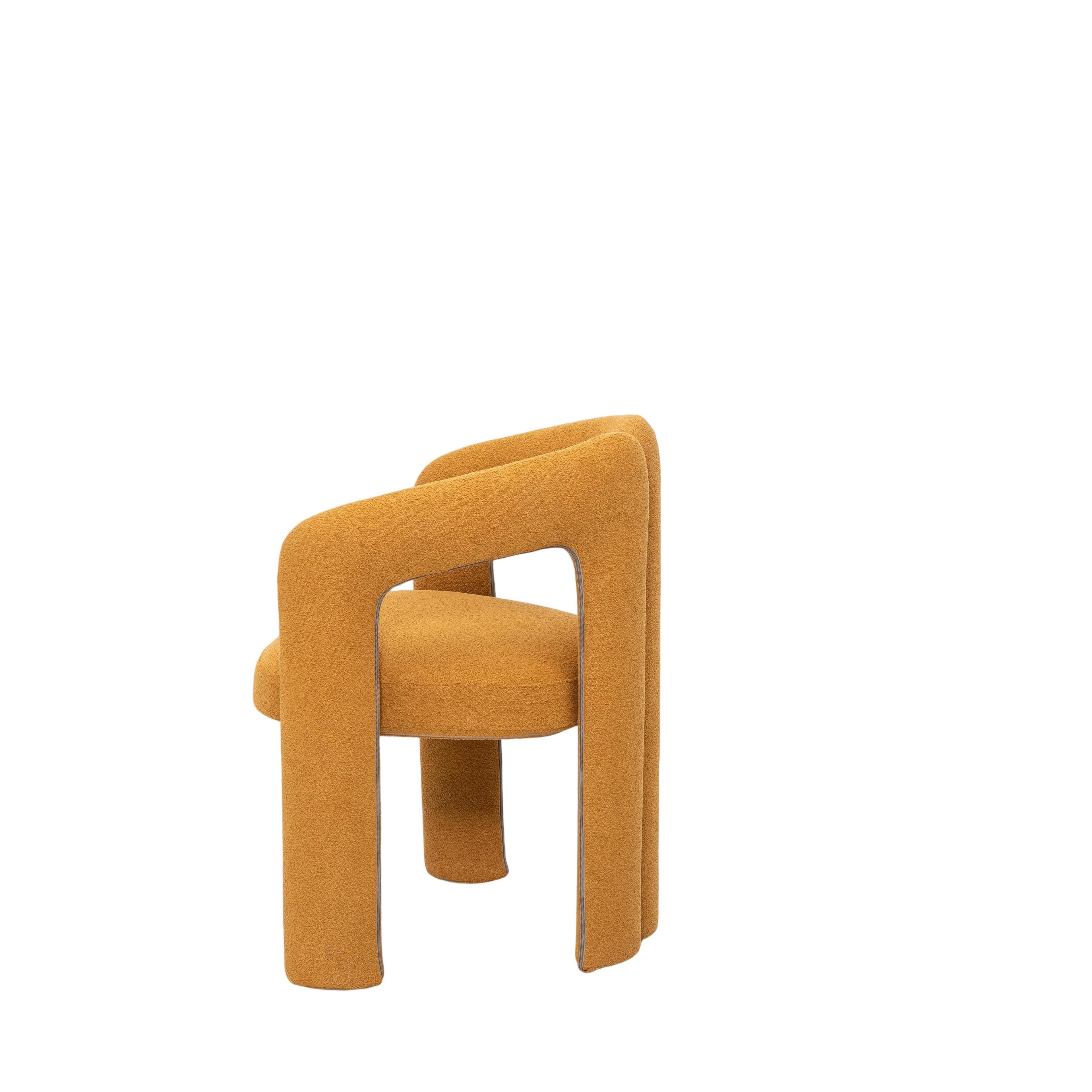 Modern Lounge Chair: Elegance and Comfort Combined