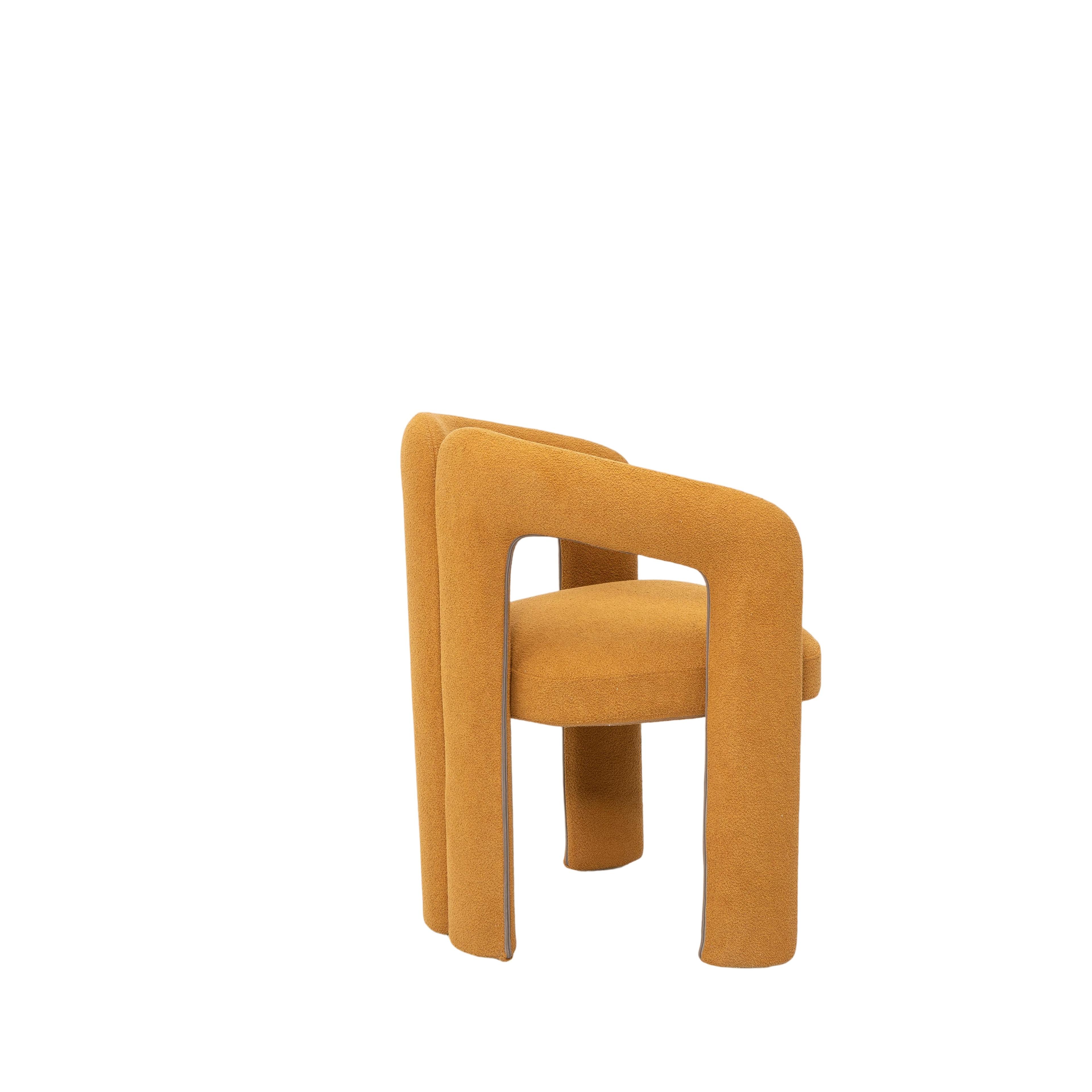 Modern Lounge Chair: Elegance and Comfort Combined