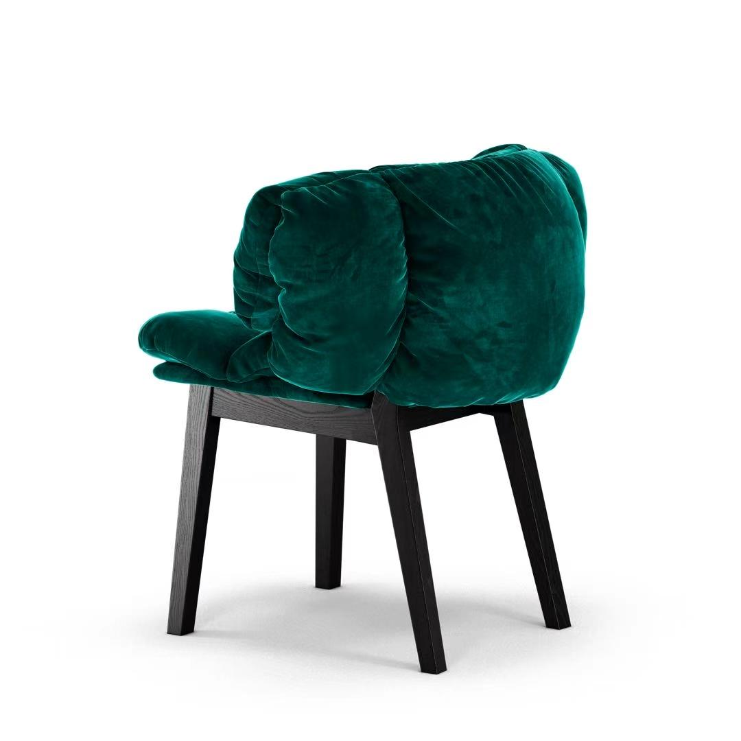 Exquisite Dining Chairs: Comfort Meets Style