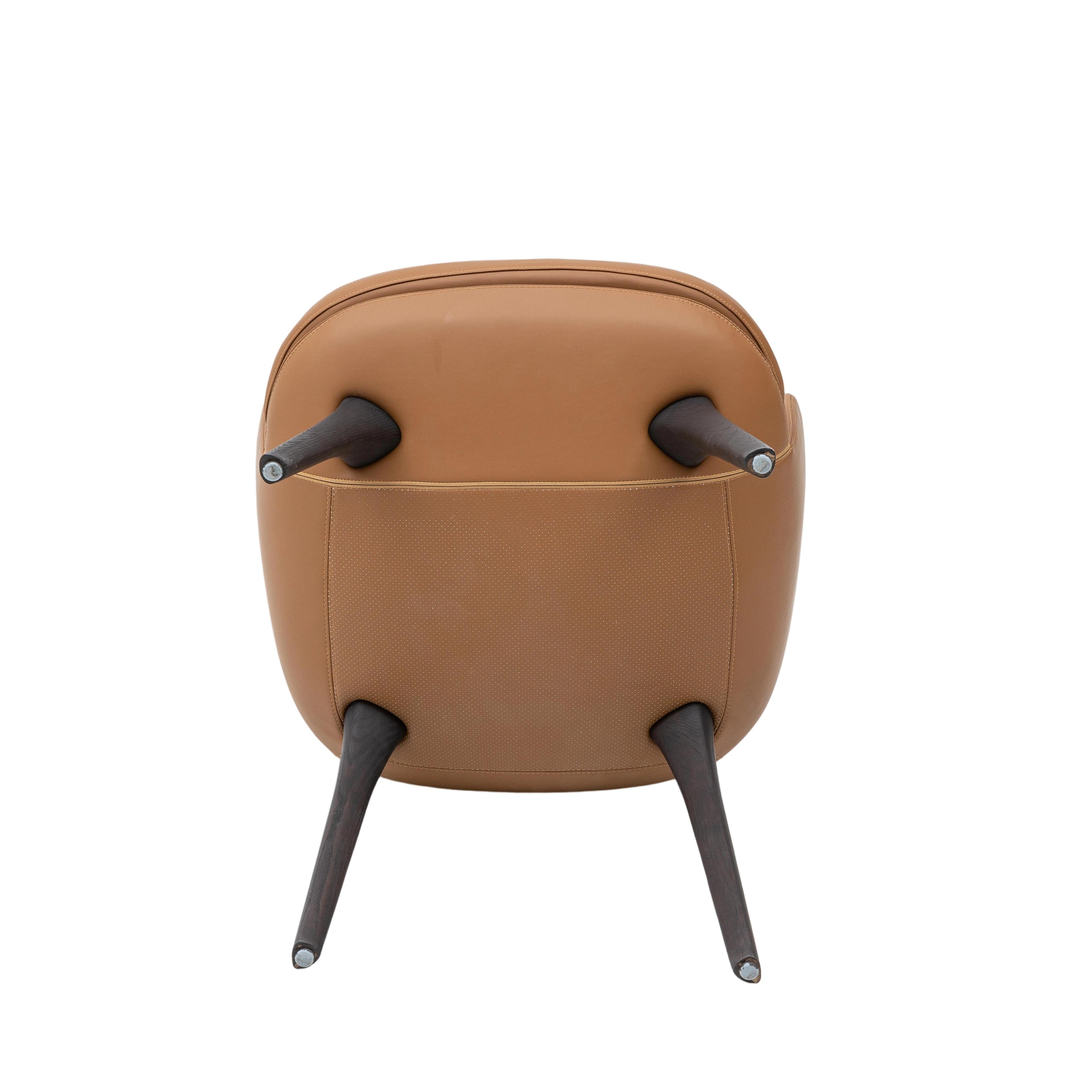 Sleek and Elegant Dining Chair: Modern Comfort and Style