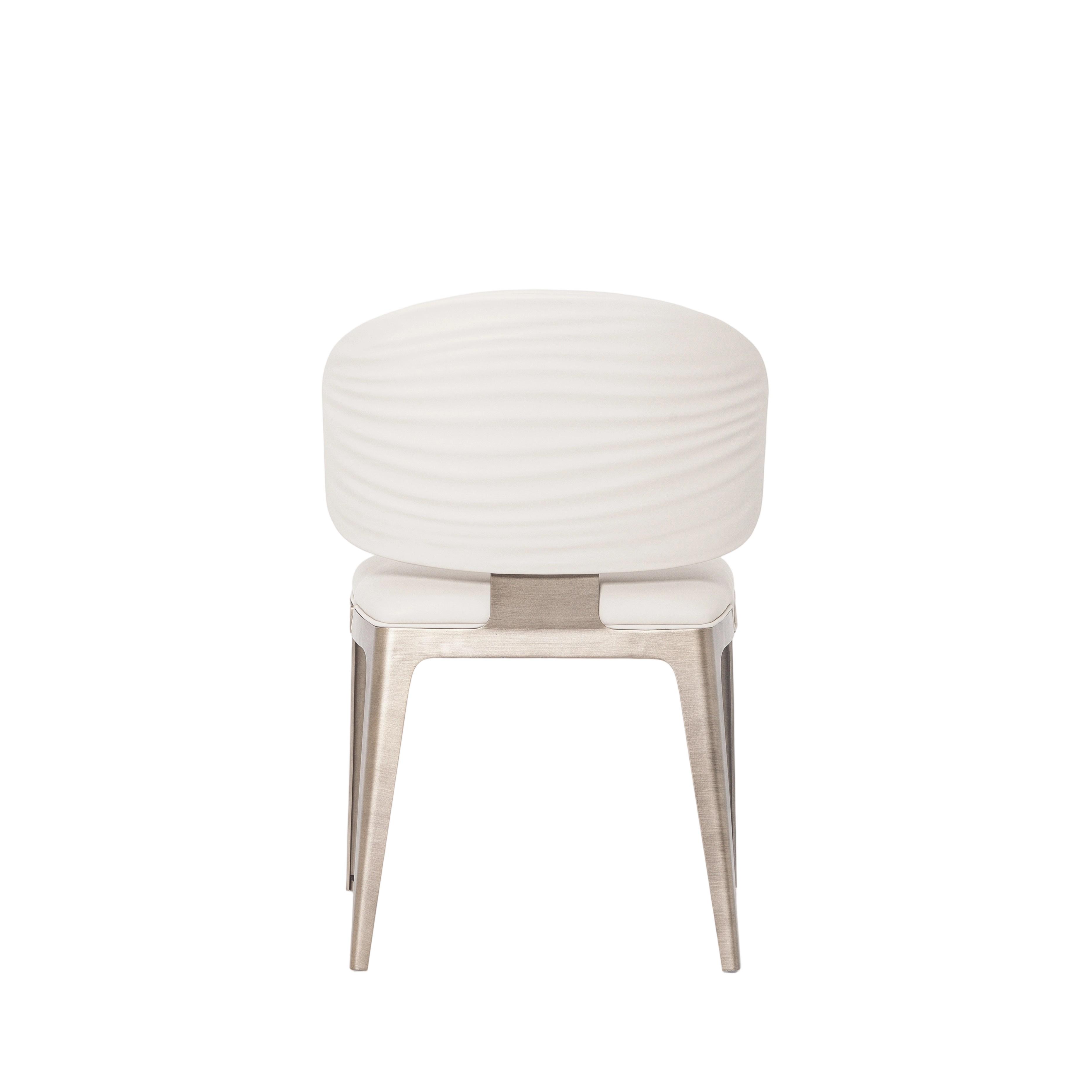 Wavy Metal Side Chair: The Ultimate in Modern Elegance