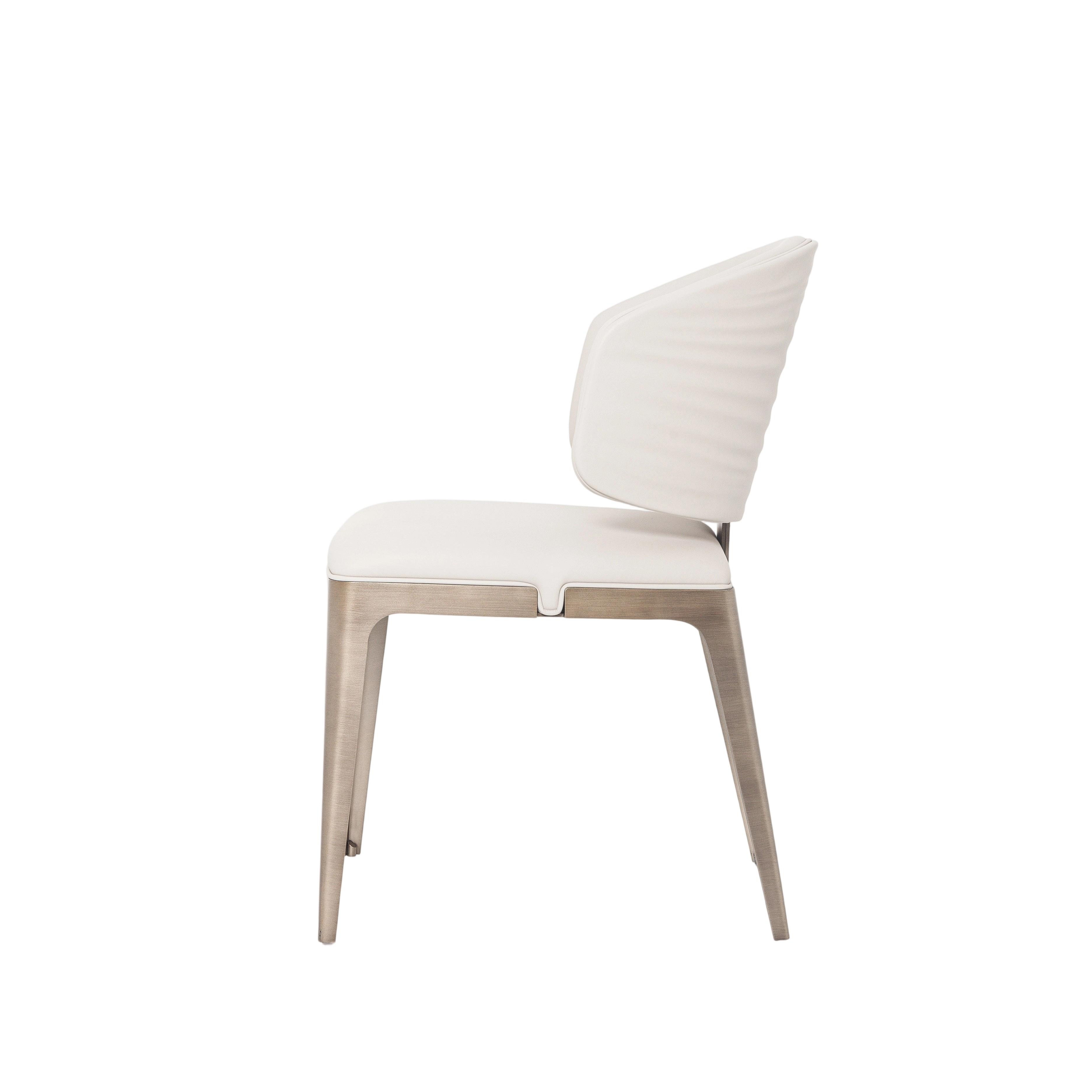 Wavy Metal Side Chair: The Ultimate in Modern Elegance