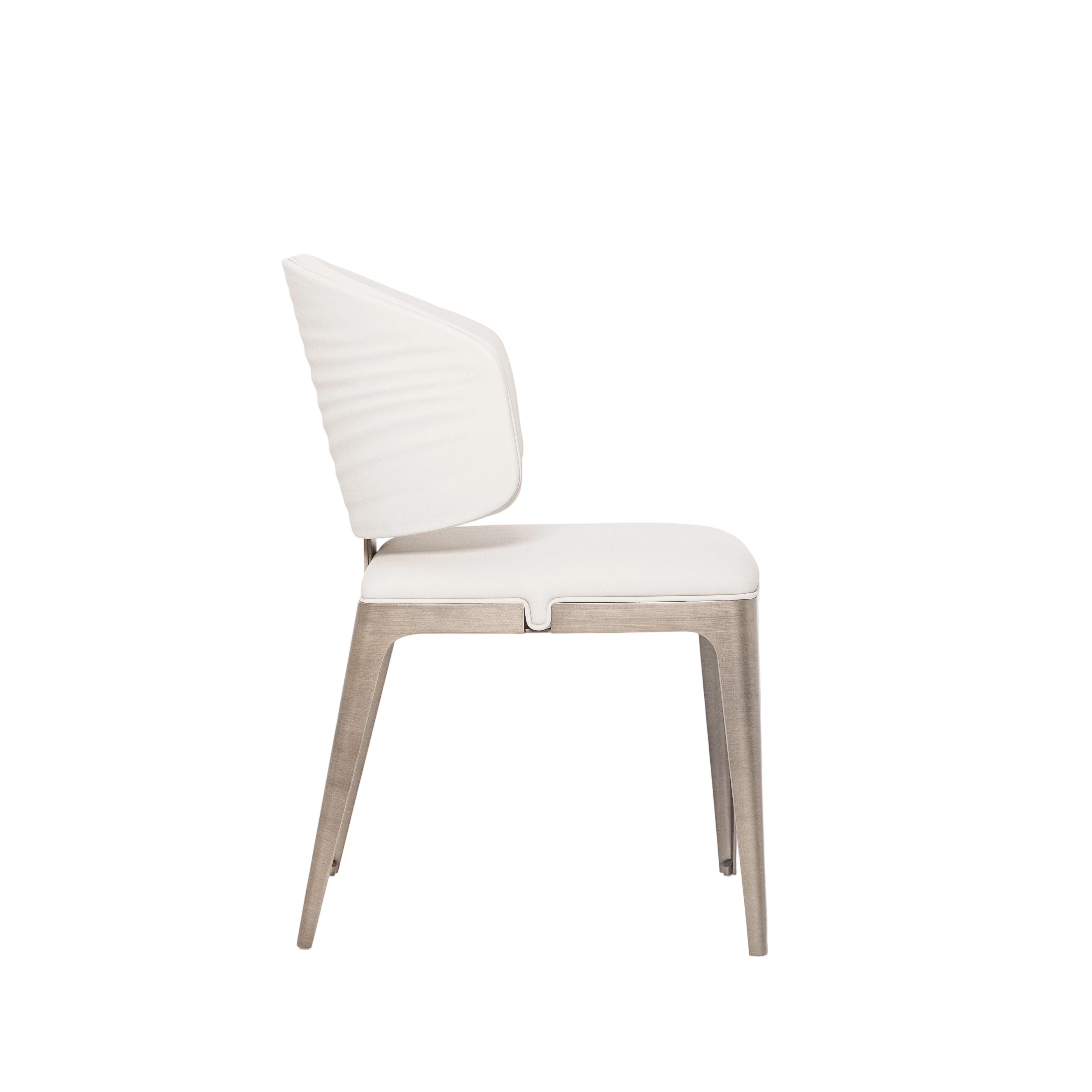 Wavy Metal Side Chair: The Ultimate in Modern Elegance