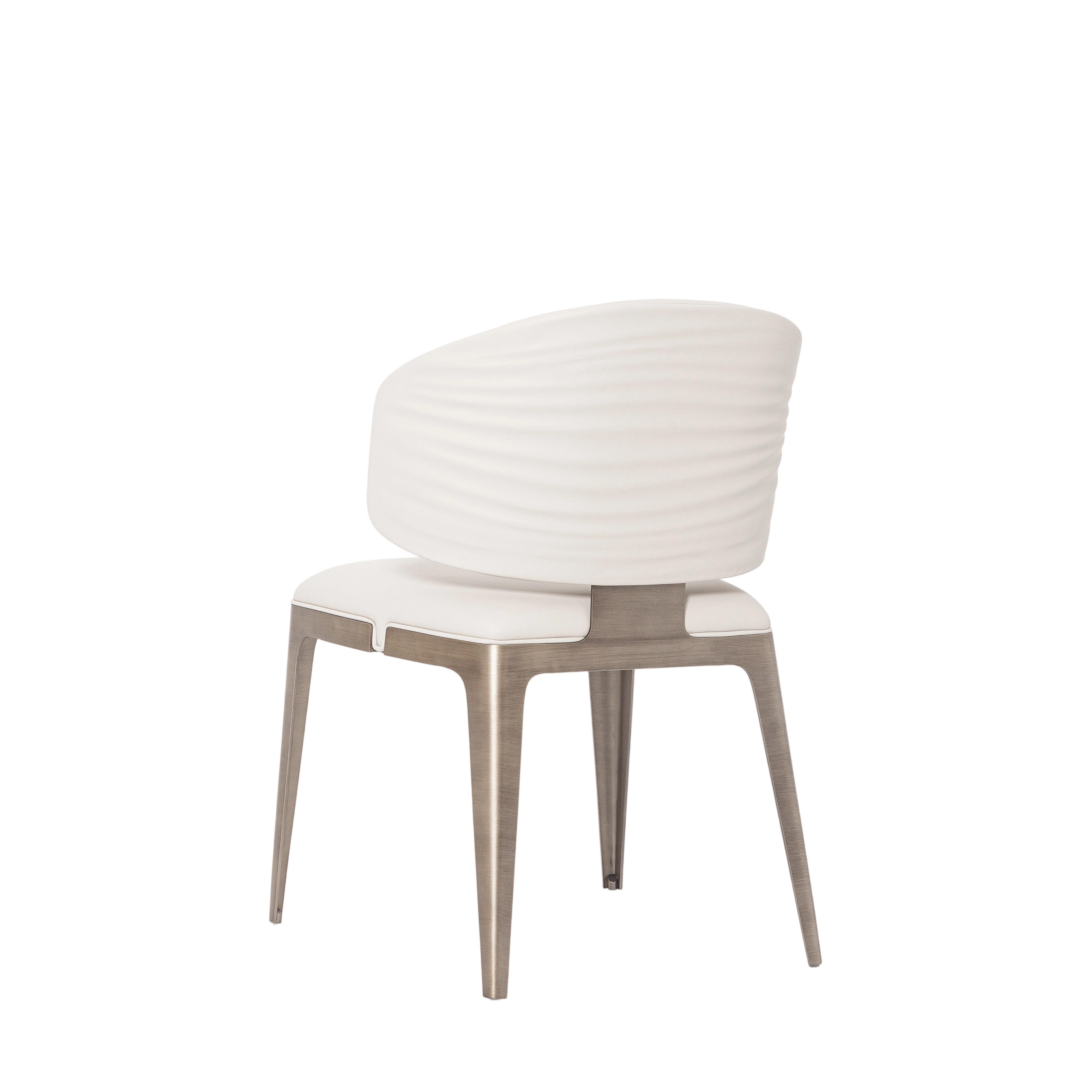 Wavy Metal Side Chair: The Ultimate in Modern Elegance