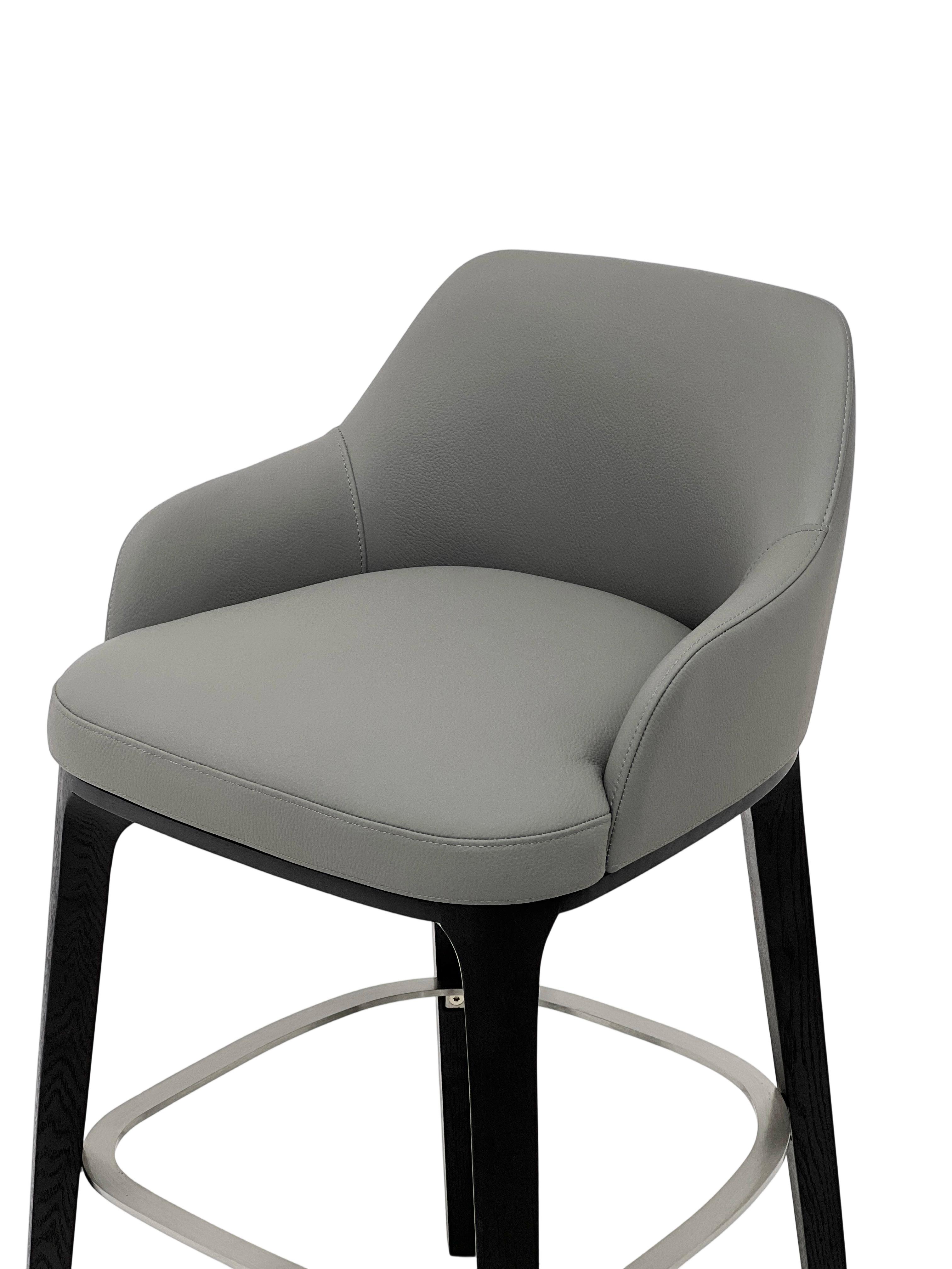 Solid Wood Bar Stool: Italian Style Armchair Redefining Luxury