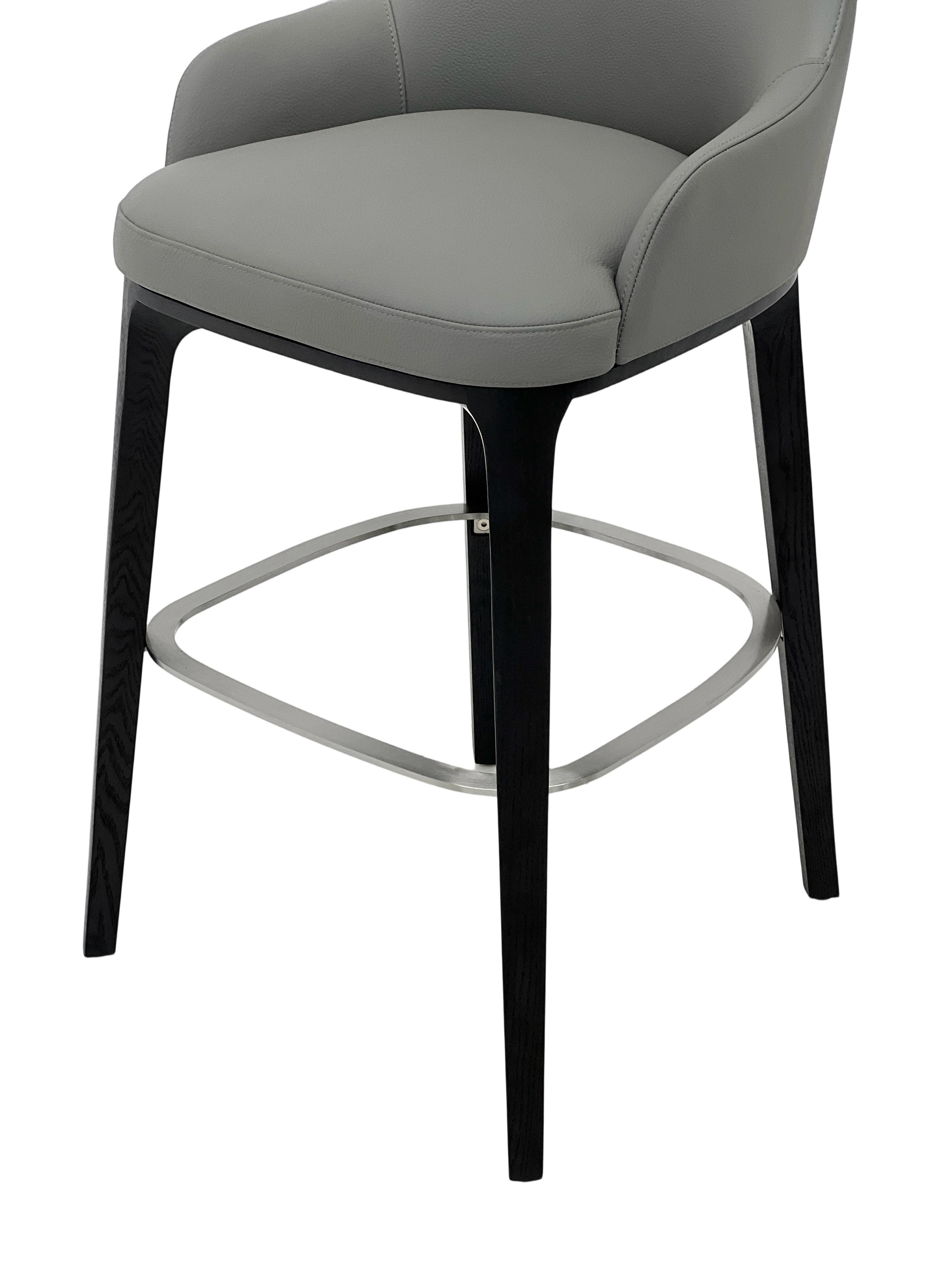 Solid Wood Bar Stool: Italian Style Armchair Redefining Luxury