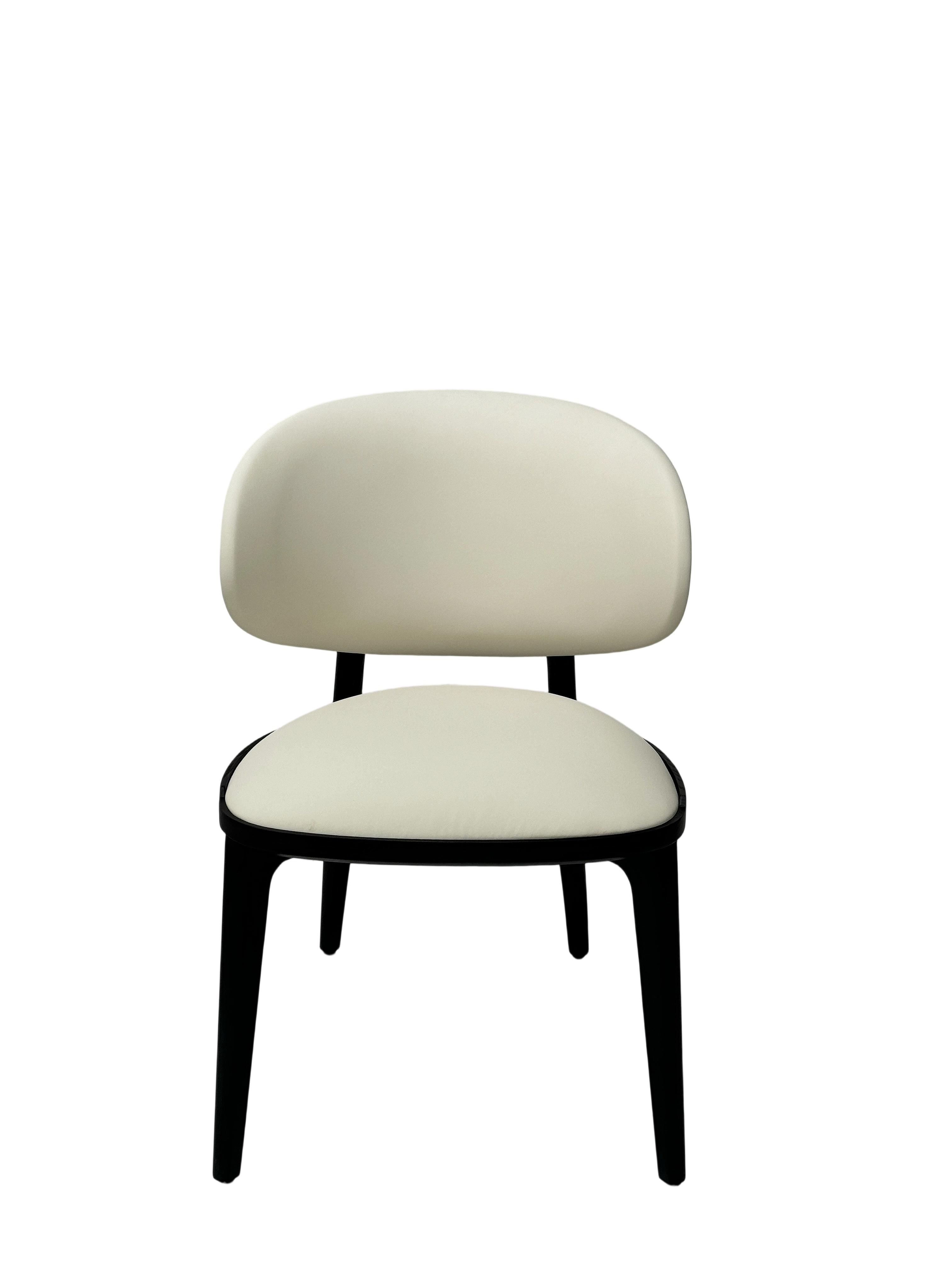 Nordic Solid Wood Chair: Modern Elegance in Dining